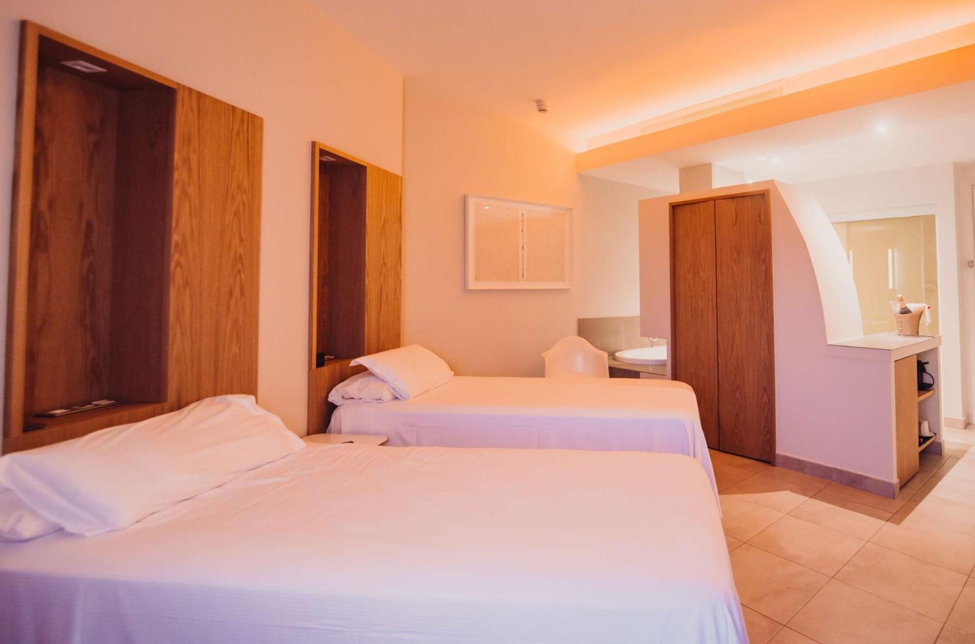 Higueron Hotel Curio Collection By Hilton (Adults Only) Fuengirola Exterior photo A room at the hotel
