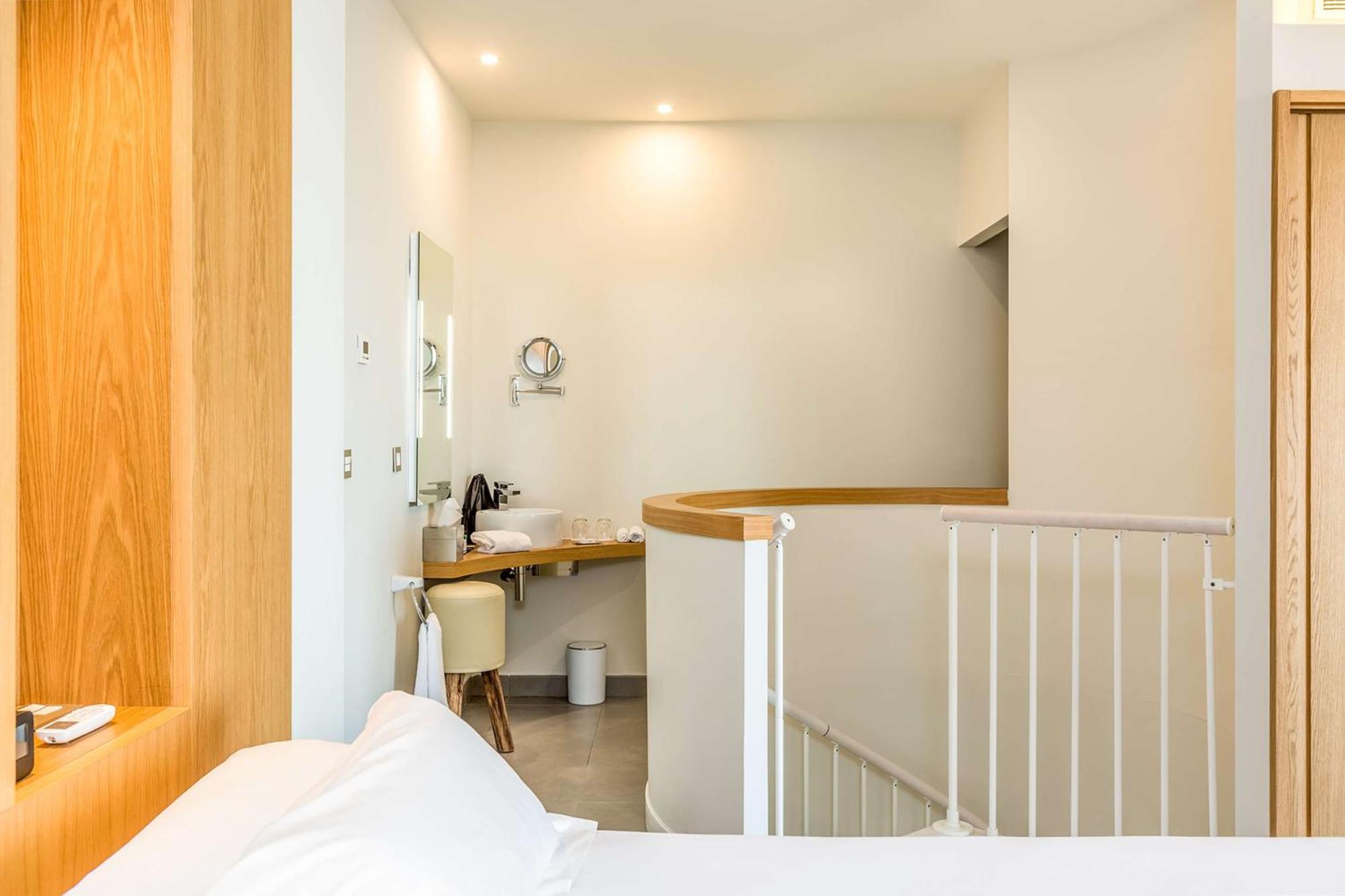Higueron Hotel Curio Collection By Hilton (Adults Only) Fuengirola Exterior photo A bathroom at the hotel
