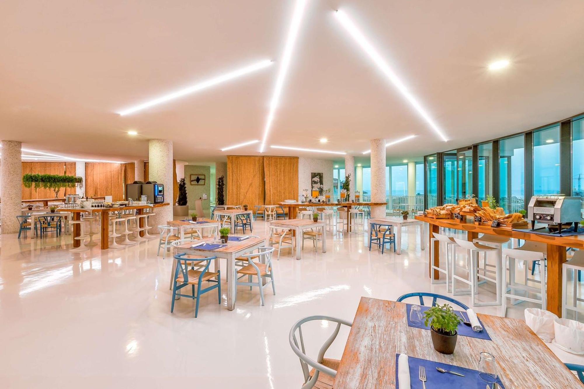 Higueron Hotel Curio Collection By Hilton (Adults Only) Fuengirola Exterior photo The dining room at the school